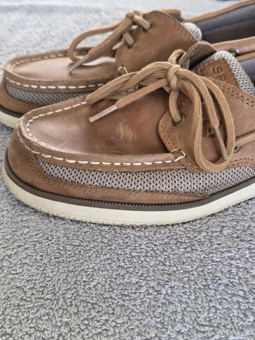 Sperry Men's Chestnut Leather Deck Shoes with Laces. Size 8.5